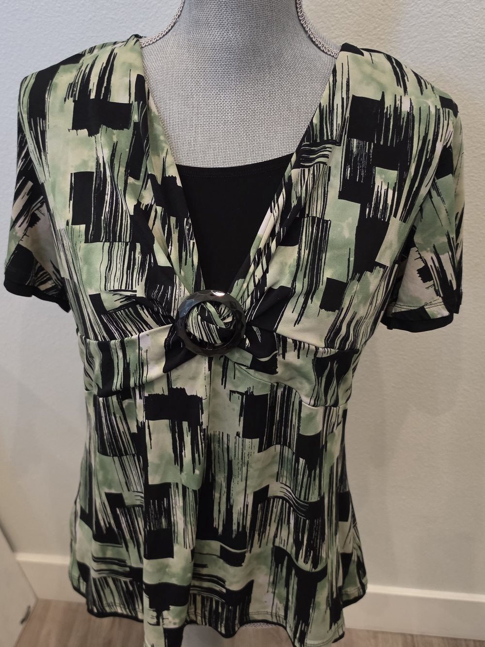 Women’s Green and Black Abstract Print V-Neck Top